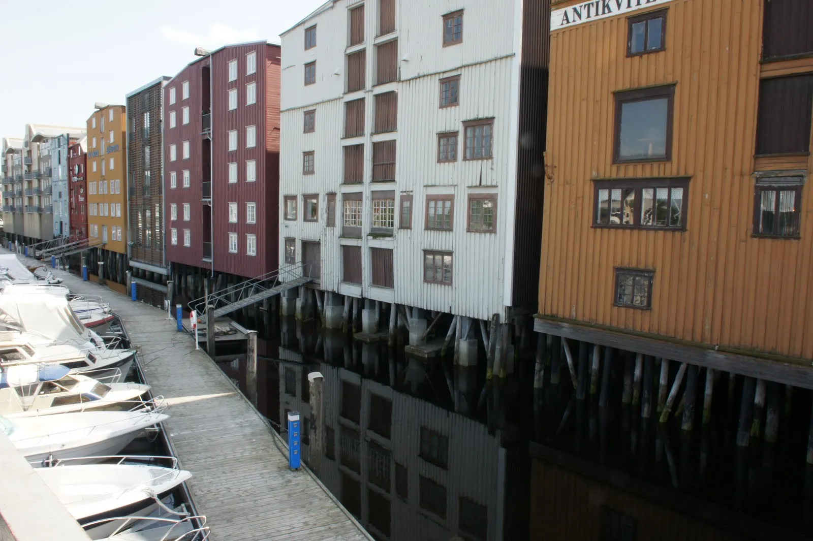 I don't know would I like to live in an house built like that on water...