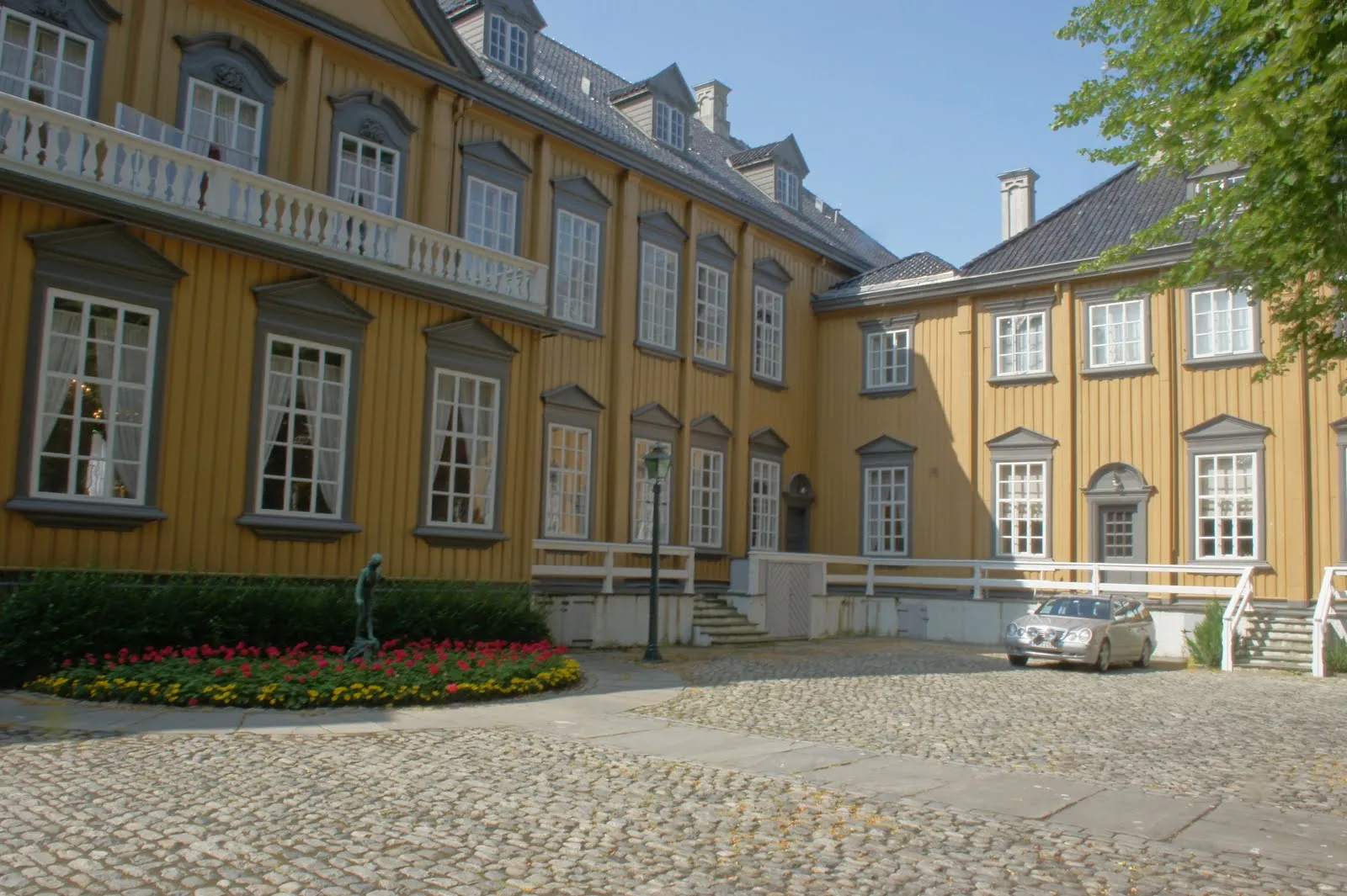Stiftsgården, king's residence in Trondheim. Largest wooden building in North Europe.