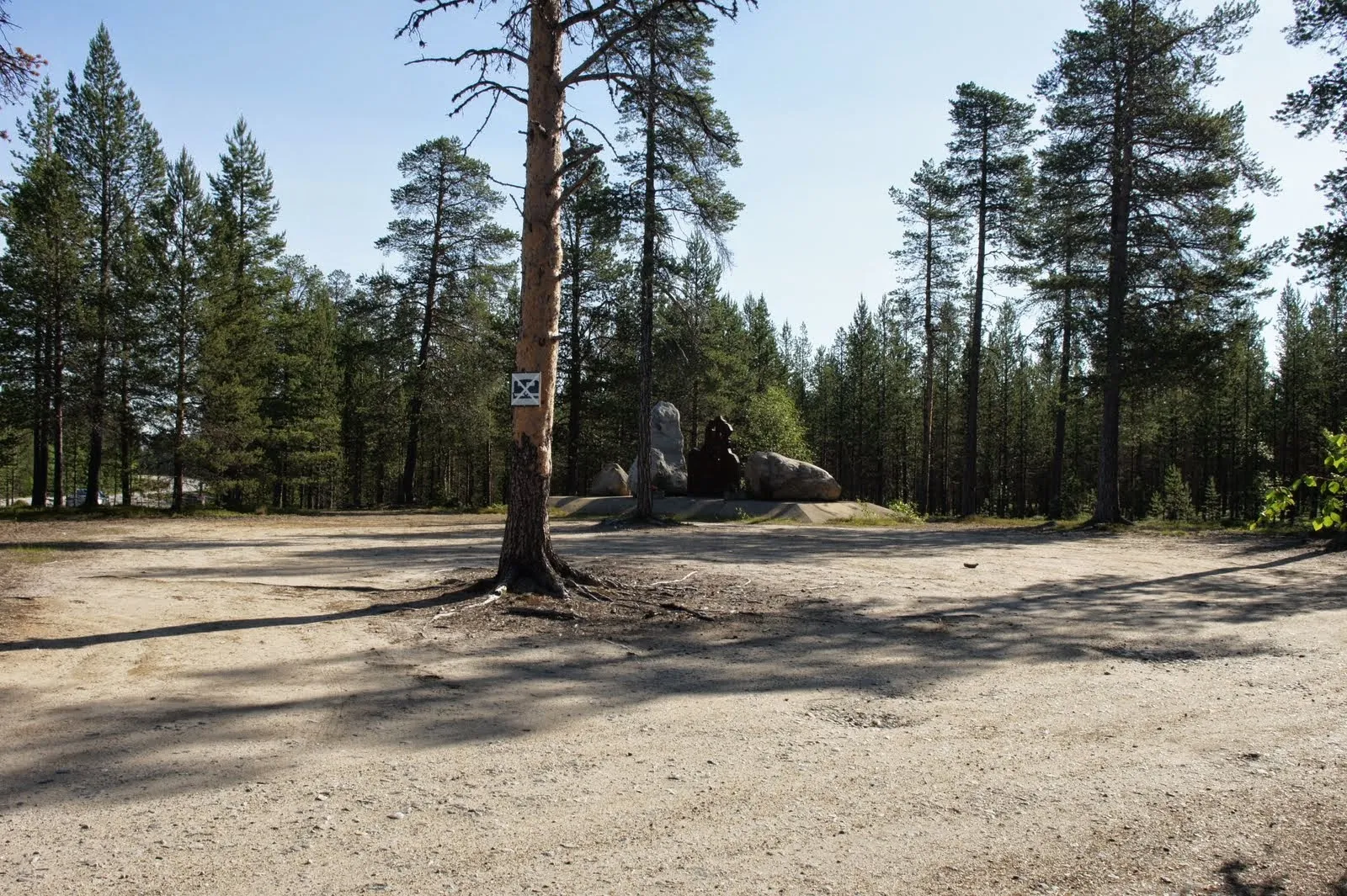 9.7 Lapin sodan muistomerkki Kaamasessa // Lappish war memorian in Kaamanen