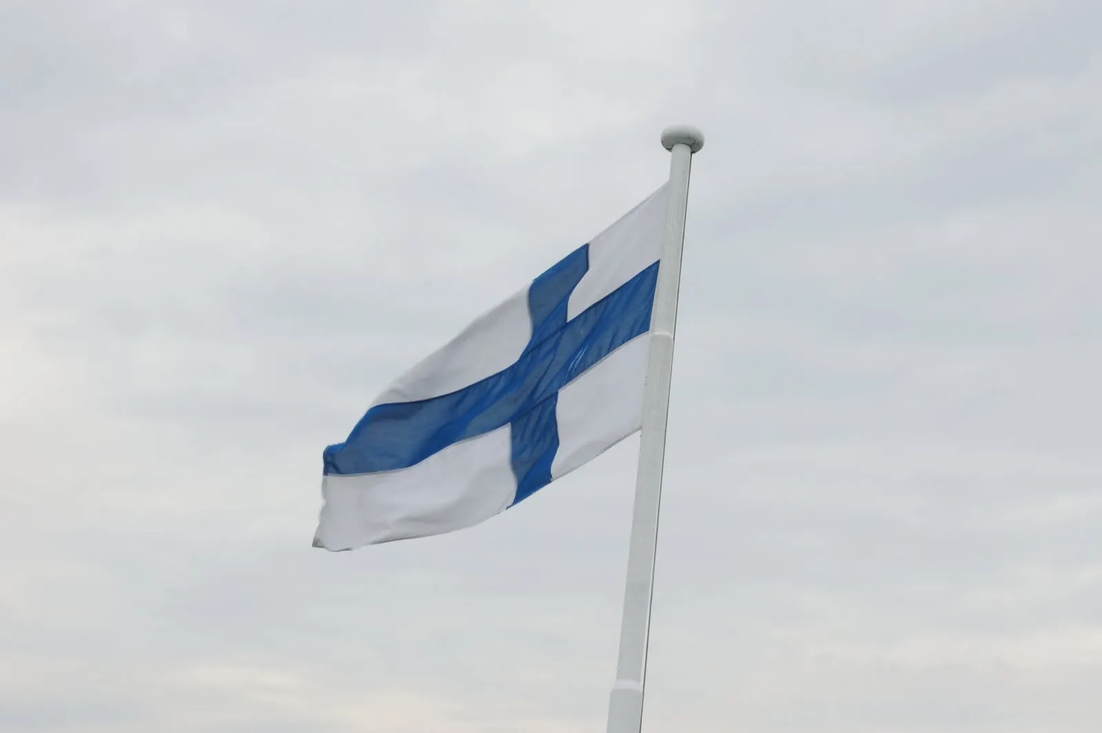 Pakollinen Suomen lipun kuva