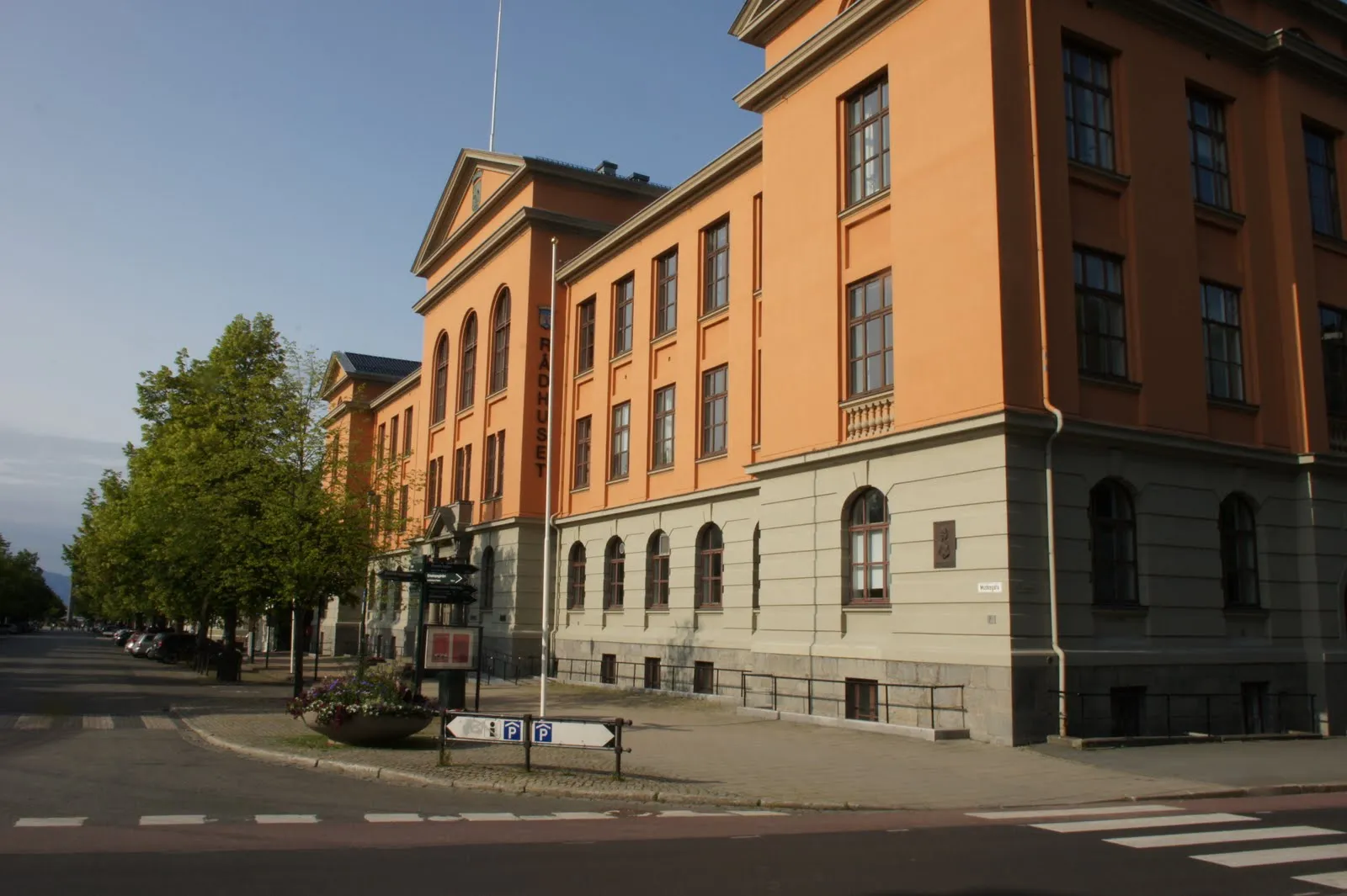 Rådhuset. Every Norwegian city needs to have one it seems...