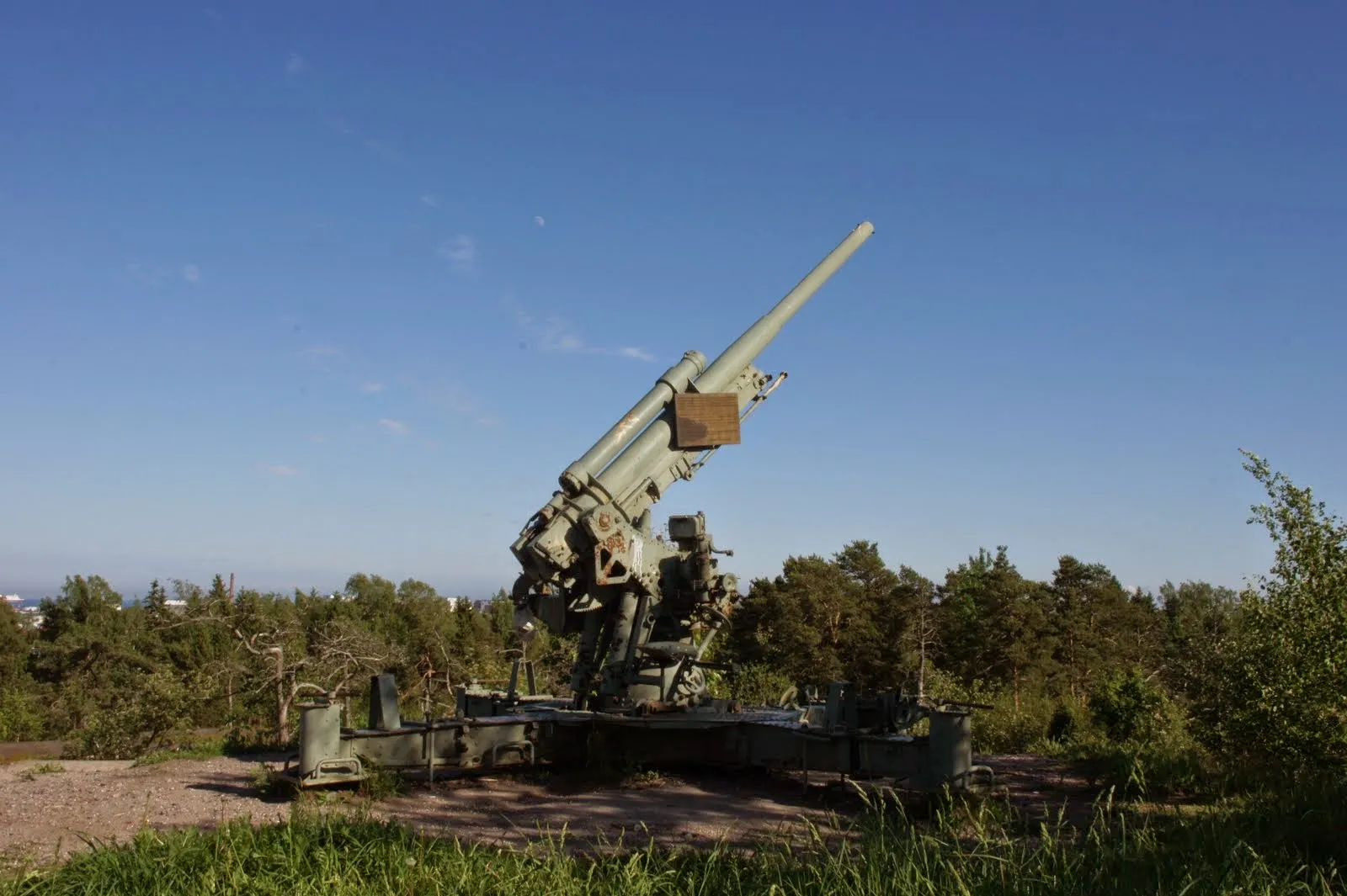 WWII anti-aircraft cannon