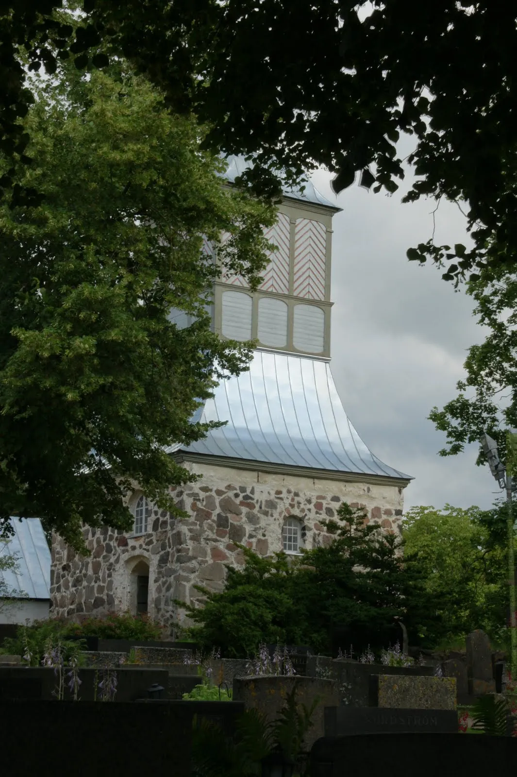 Paraisten kivikirkko
