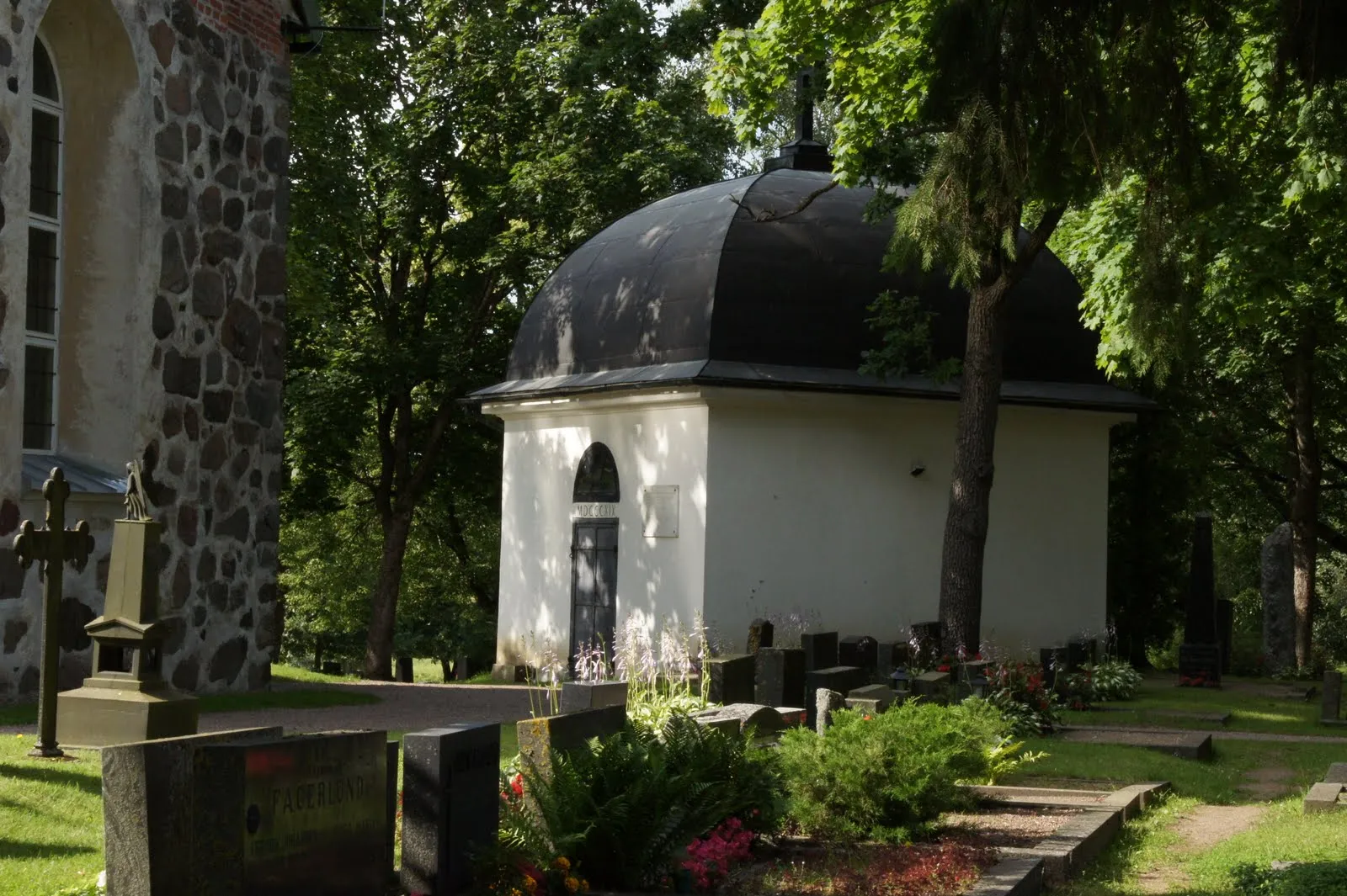 Paraisten kivikirkko