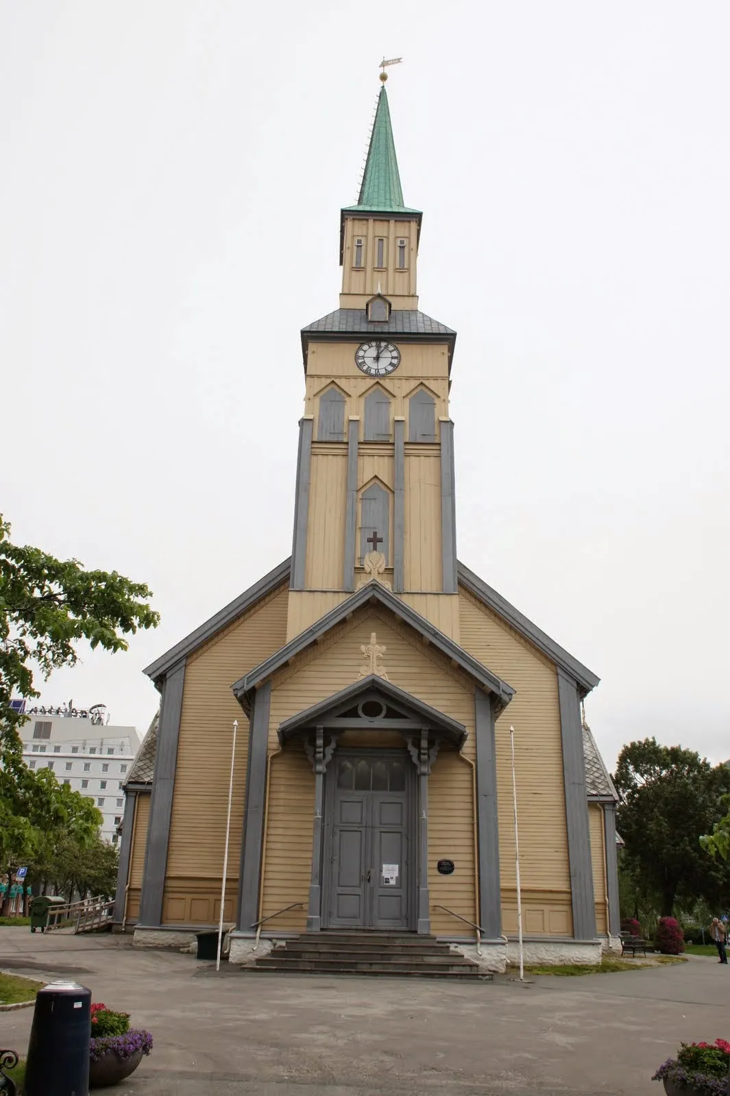 12.7 Tromssan tuomiokirkko // Tromsø cathedral