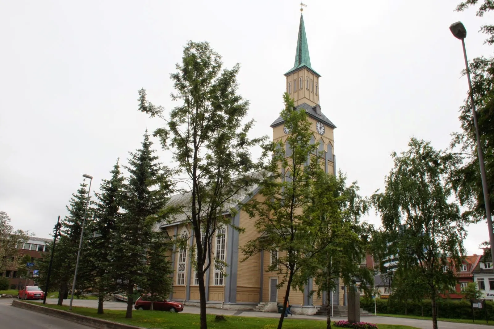 12.7 Tromssan tuomiokirkko // Tromsø cathedral