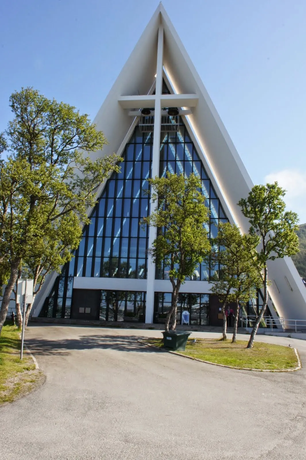 12.7 Jäämerenkatedraali Tromssassa // Arctic Cathedral in Tromsø