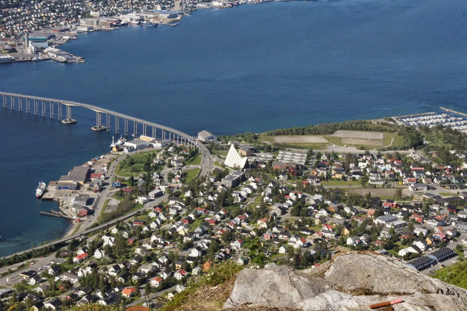 12.7 Jäämerenkatedraali Tromssassa // Arctic Cathedral in Tromsø