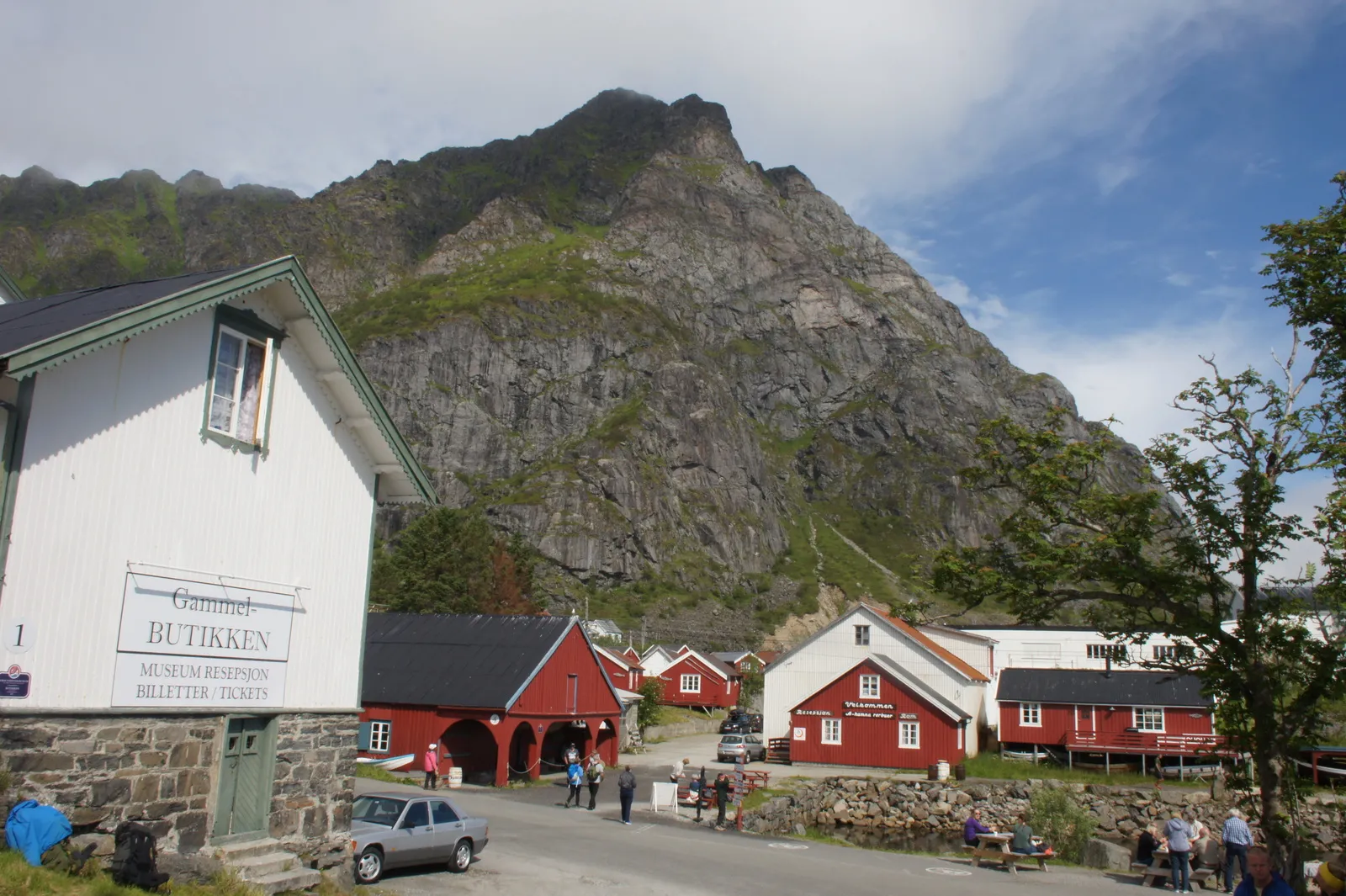 Å