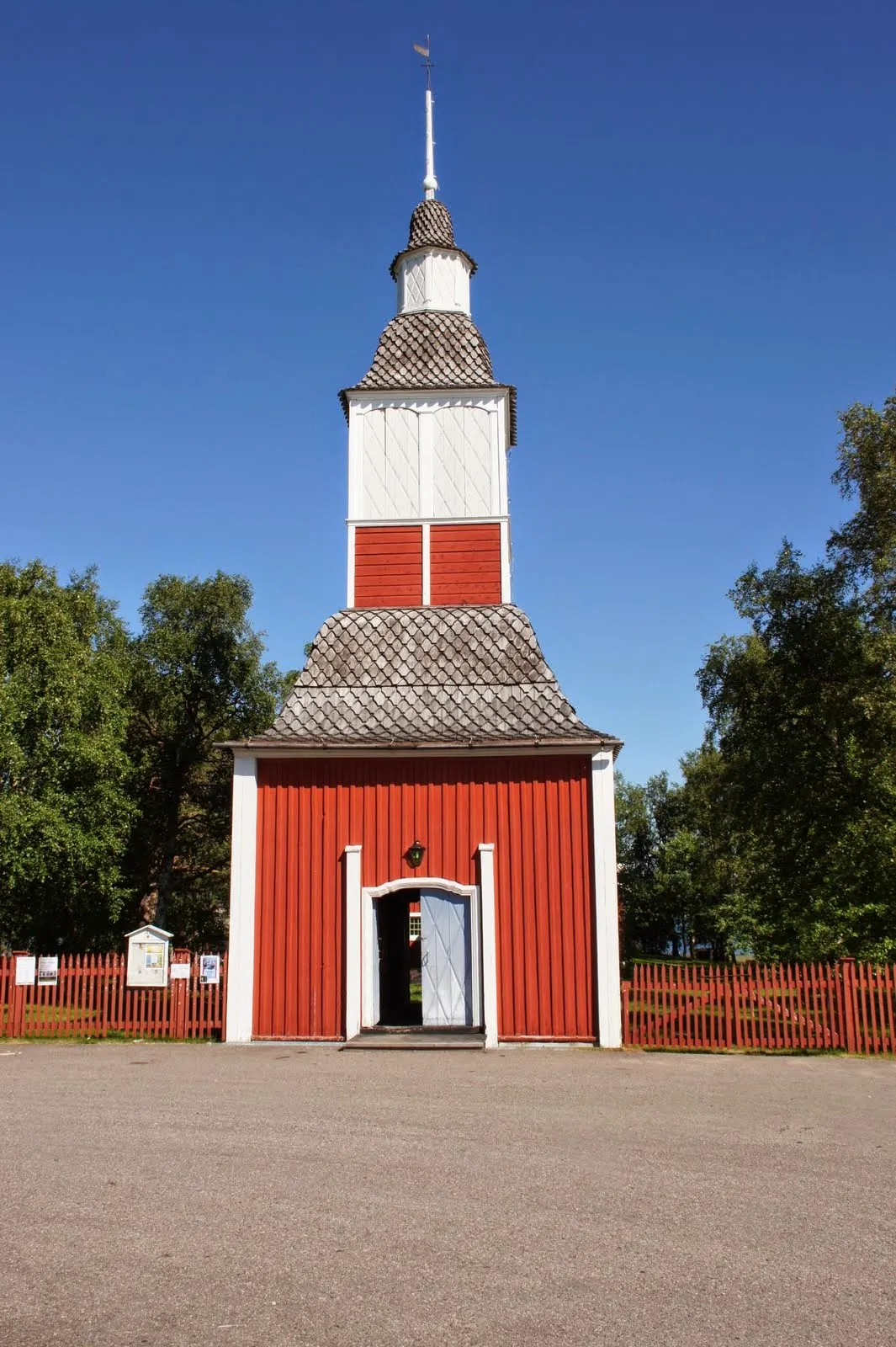 14.7 Jukkasjärven kirkko. Rakennettu vuonna 1608 // Jukkasjärvi church. Built in 1608