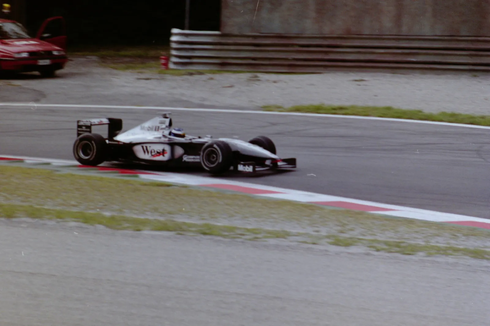 Mika Häkkinen on McLaren Mp4/14 - Mercedes