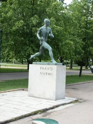 Paavo Nurmi statue