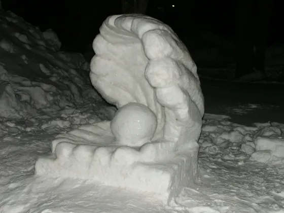 Snow sculture in Kauppakatu