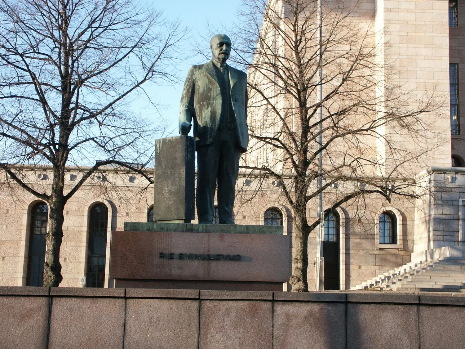 P. E. Svinhufvud statue