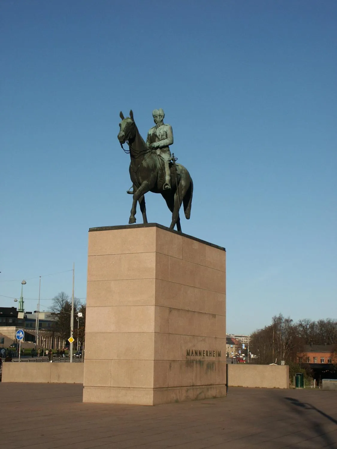 Mannerheim statue