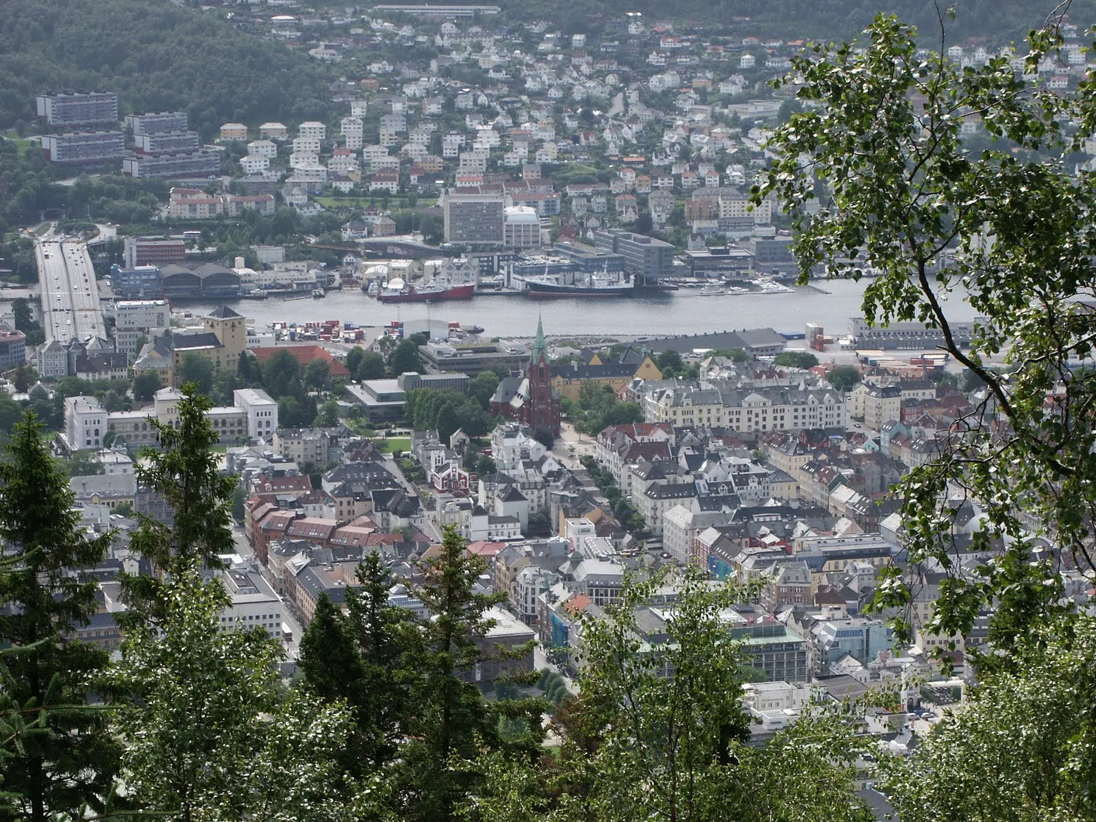 Walking down from Fløyen