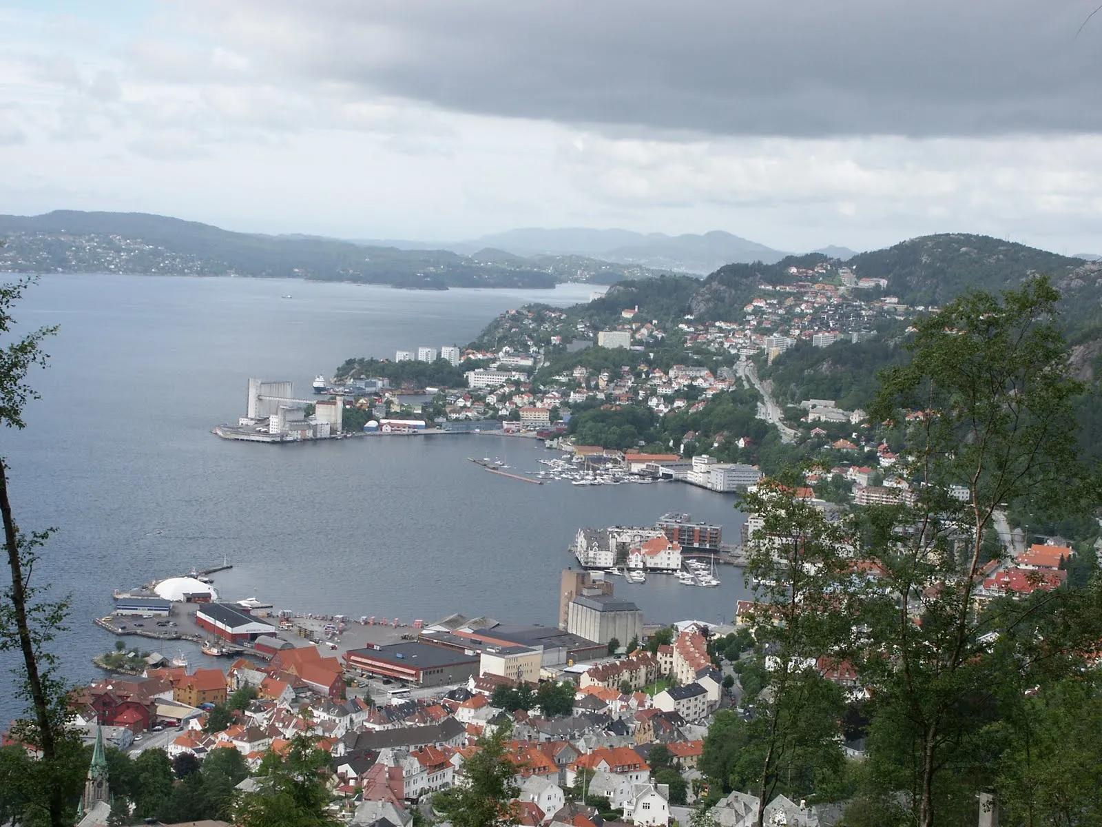Walking down from Fløyen