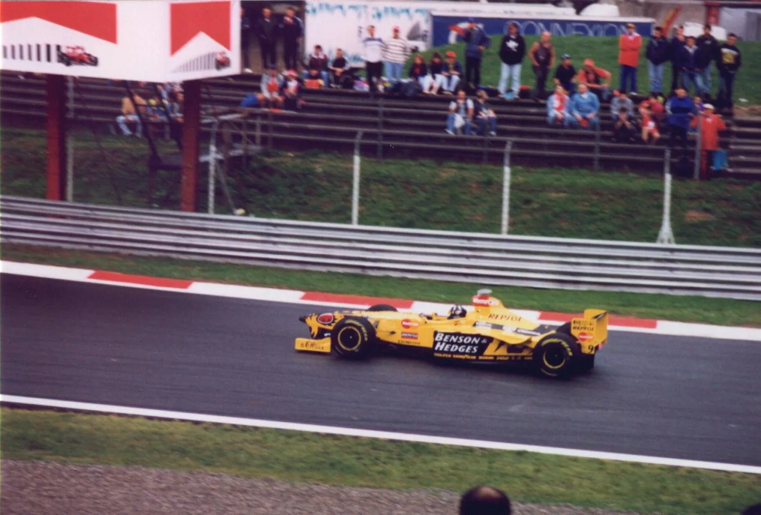 Damon Hill on Jordan 198